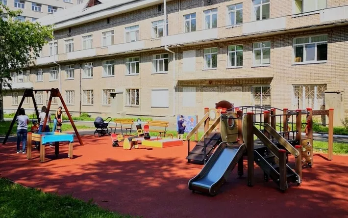 Детская площадка с элементами инклюзии откроется на территории РДКБ в Ижевске