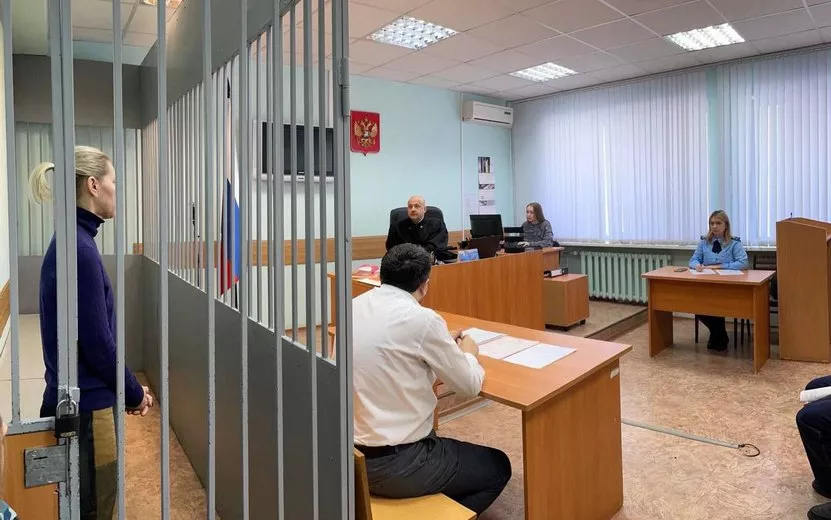 Жительницу Ижевска арестовали на 2 месяца за попытку залить зеленкой КОИБ на избирательном участке