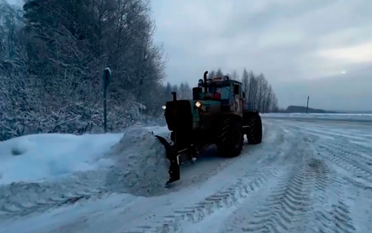 Почти 300 снегоуборщиков боролись со снегом на трассах Удмуртии