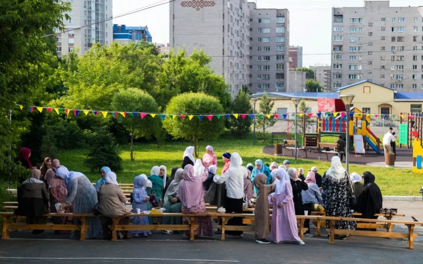 Мусульмане Ижевска празднуют Курбан-байрам. Фото: Данил Иванов