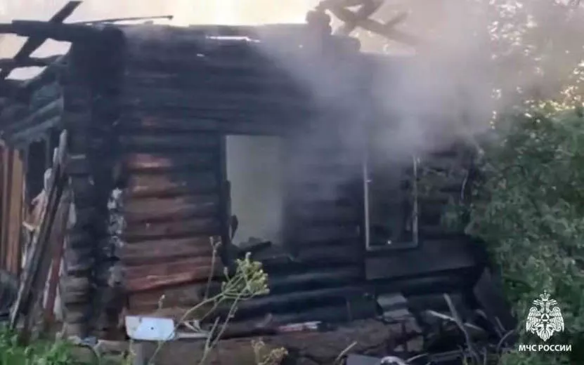 Двое мужчин в Сарапуле погибли при пожаре в частном доме в ночь на 13 июля