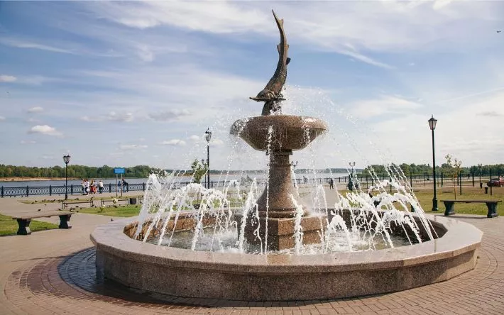 Новости Ижевска на утро 8 июня: затонула лодка с пятью мужчинами и момент с провалившейся машиной попал на камеру 