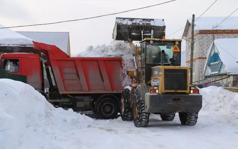 Снег начали вывозить из частного сектора в Ижевске