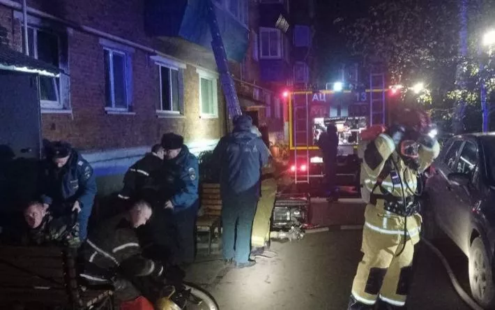 29 жильцов эвакуировали из горящего дома в Сарапуле