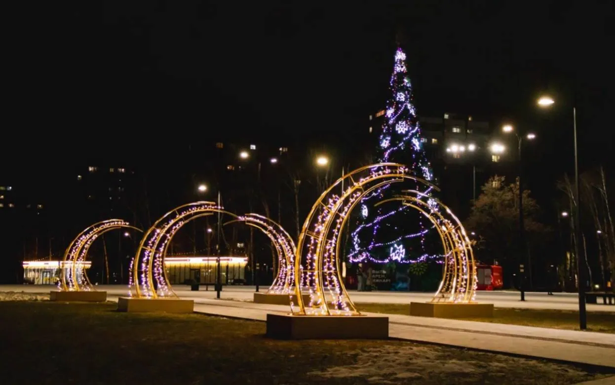 Разбитые тротуары, спорные астрологические советы и транспортный хаос: что обсуждают ижевчане в соцсетях 10 декабря