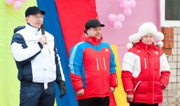 Участников V Зимней Спартакиады «КОМОС ГРУПП» приветствуют генеральный директор ООО «КОМОС ГРУПП» Андрей Шутов, министр физической культуры, спорта и туризма УР Игорь Краснов и олимпийская чемпионка Галина Кулакова