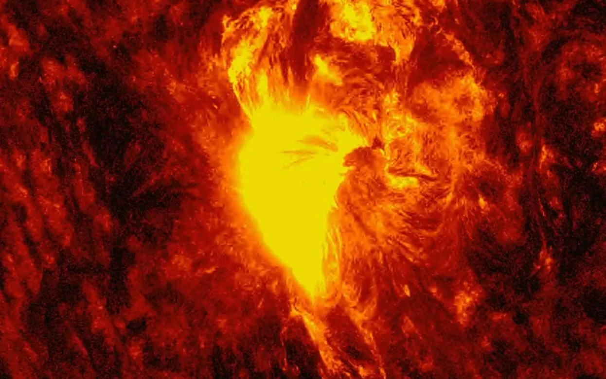 Очень сильную вспышку на Солнце зафиксировали астрономы