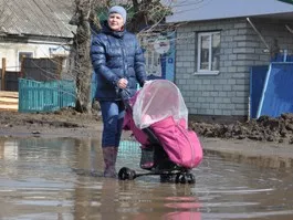 Улицу Партизанскую затопило. Фото К. Ившина и Е. Авдеева