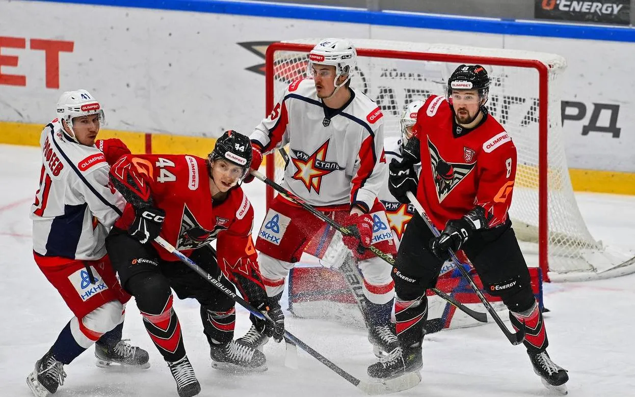 Хоккейная «Ижсталь» завершила выездную серию победой в Омске