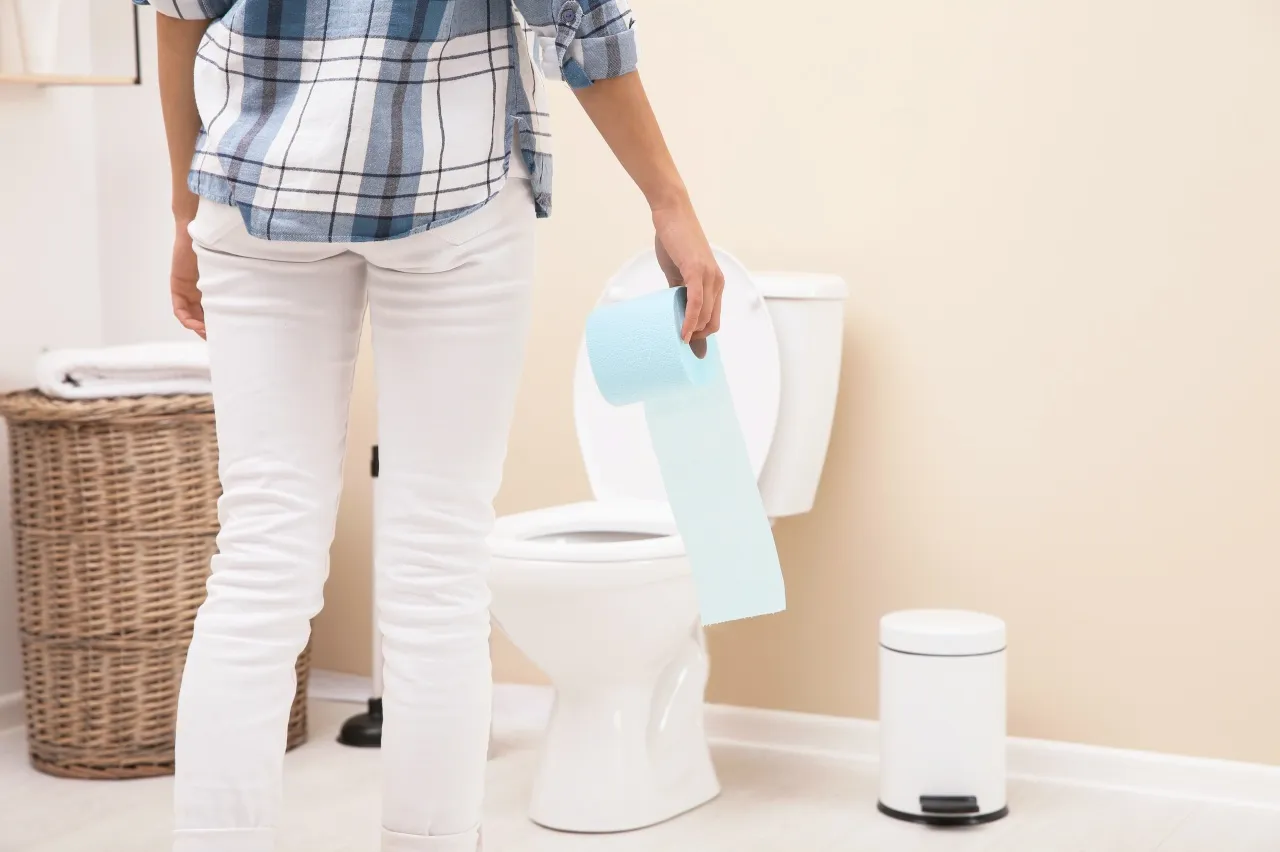 Никогда не смывайте это в унитаз: 10 вещей, из-за которых страдает канализация