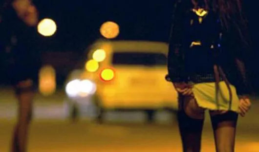 Волонтеры облагородили лежанки придорожных проституток (17 фото)