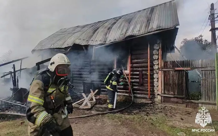 Частный дом сгорел на Восточном поселке в Ижевске