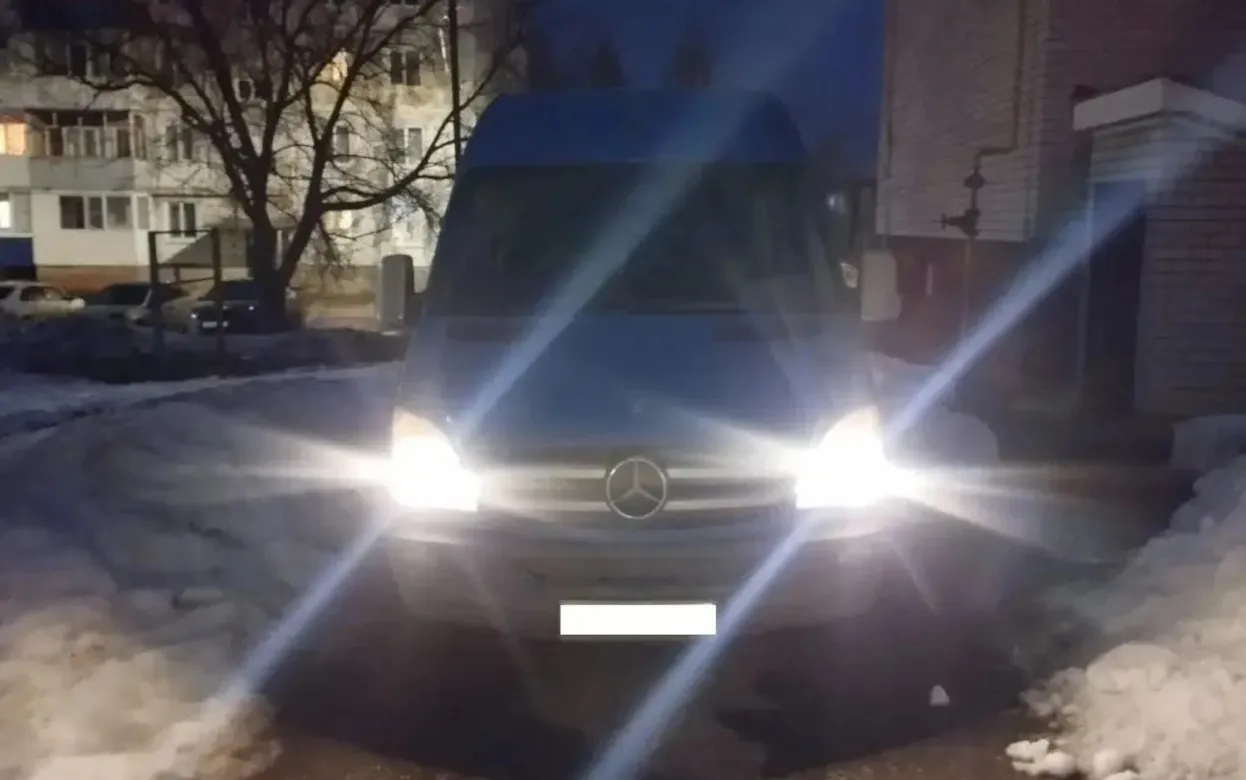 В Можге грузовик сбил женщину с трехлетним ребенком