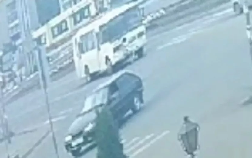 В Сочи полиция ищет мужчину, напавшего на женщину в автобусе | Югополис