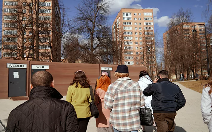 «Спасают густые кусты и торговые центры»: почему в Ижевске не хватает общественных туалетов