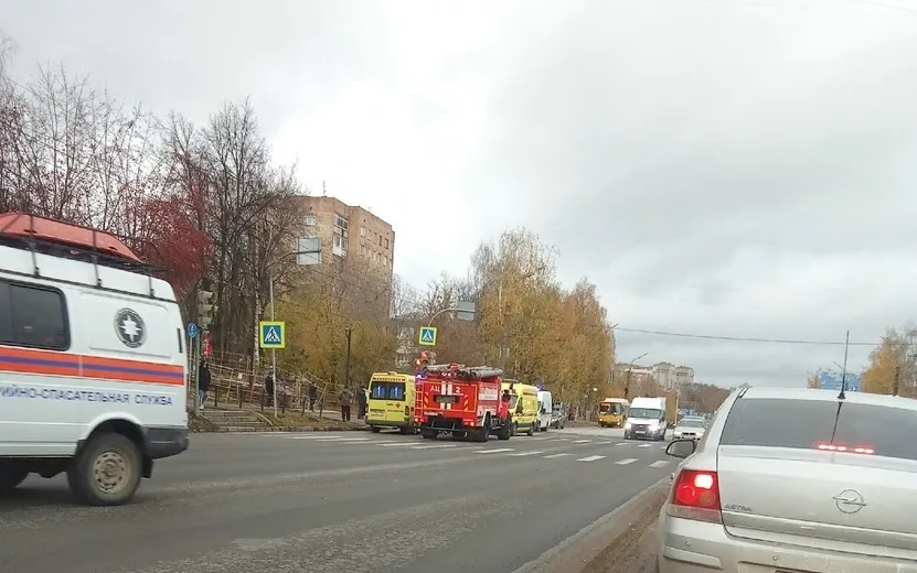 Трое детей и двое взрослых пострадали в ДТП у остановки «Радиозавод» в Ижевске