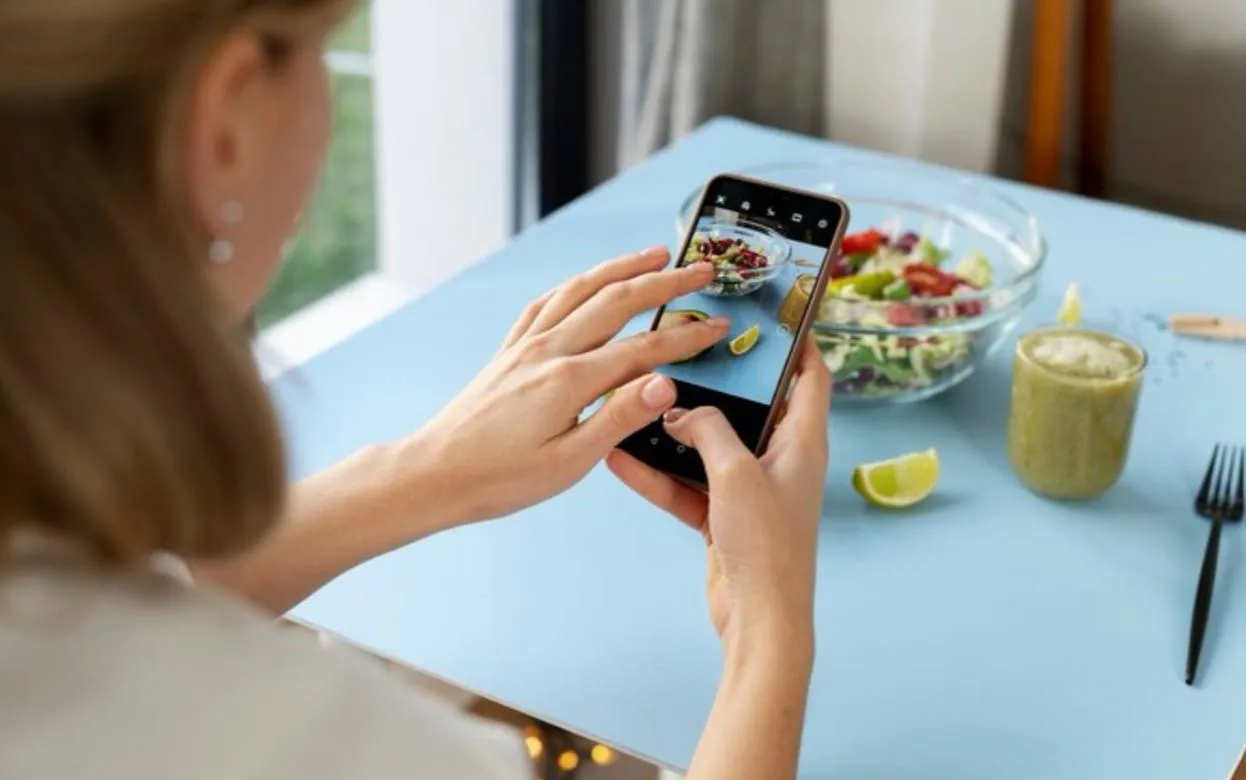 Почему люди фотографируют еду перед тем, как начать есть