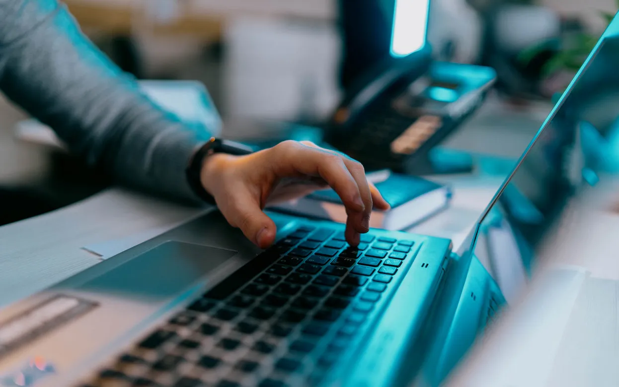 Студент из Ижевска чуть не лишился 4 млн руб. после фейкового звонка из деканата