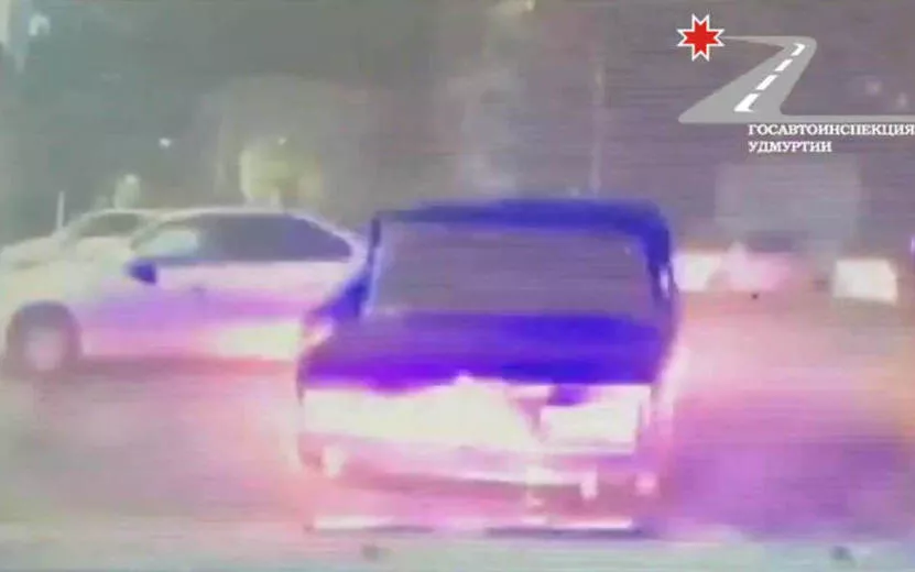 Пьяный водитель пытался скрыться от автоинспекторов на «ВАЗ-2106» в Завьяловском районе