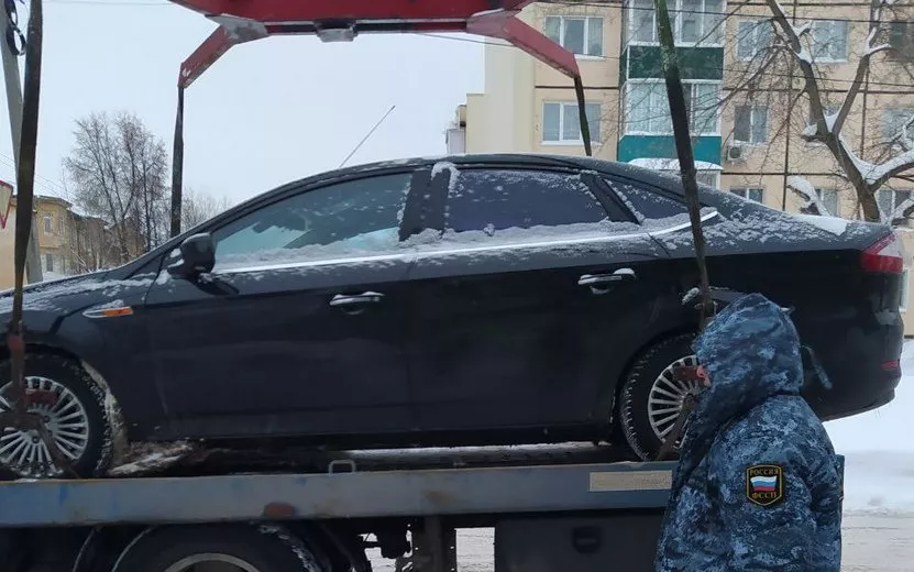 Водитель из Удмуртии оплатил 32 штрафа после ареста автомобиля