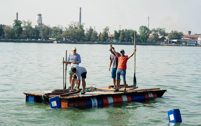 На Ижевском пруду установили подводные грузы, к которым и будут крепиться яхты