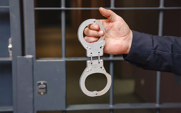 Мужчина ночью ограбил жительницу Ижевска и на ее деньги купил спиртное