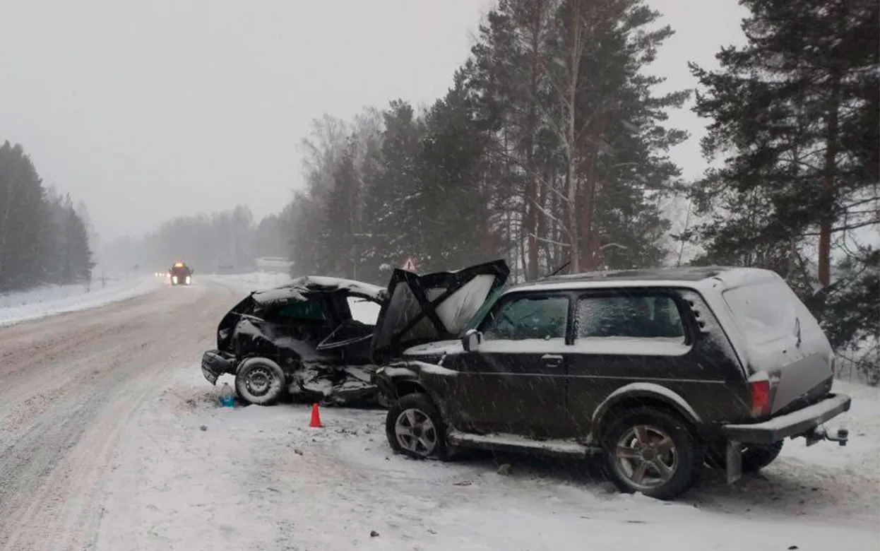 При столкновении двух легковушек в Удмуртии пострадали два водителя