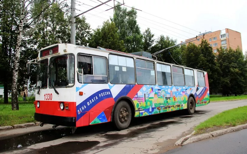 Раскрашенный жителям Ижевска троллейбус вышел на улицы города