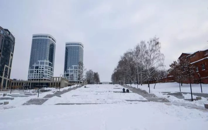 Фотофакт: забор снесли на эспланаде в Ижевске