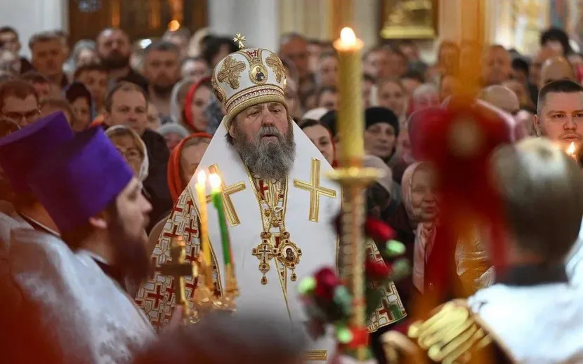 Пасхальная ночь в Михаило-Архангельском кафедральном соборе. Фото: Александр Журавлев