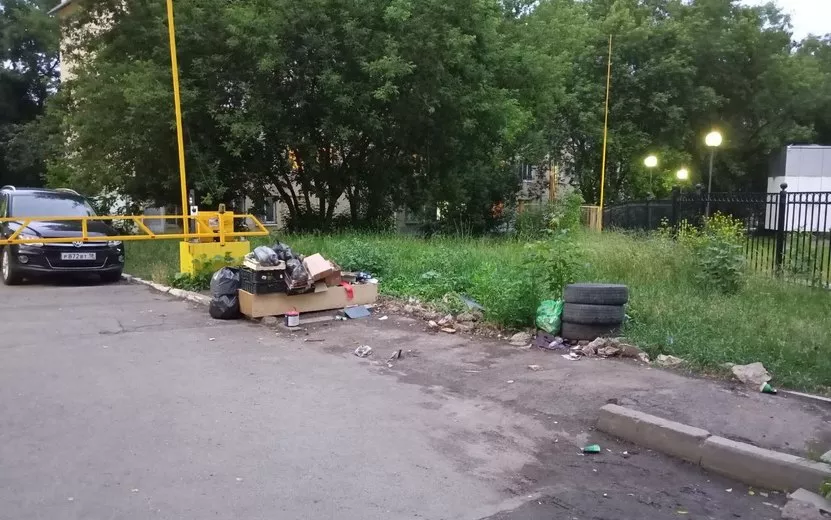 Жители Ижевска пожаловались на исчезновение мусорных баков