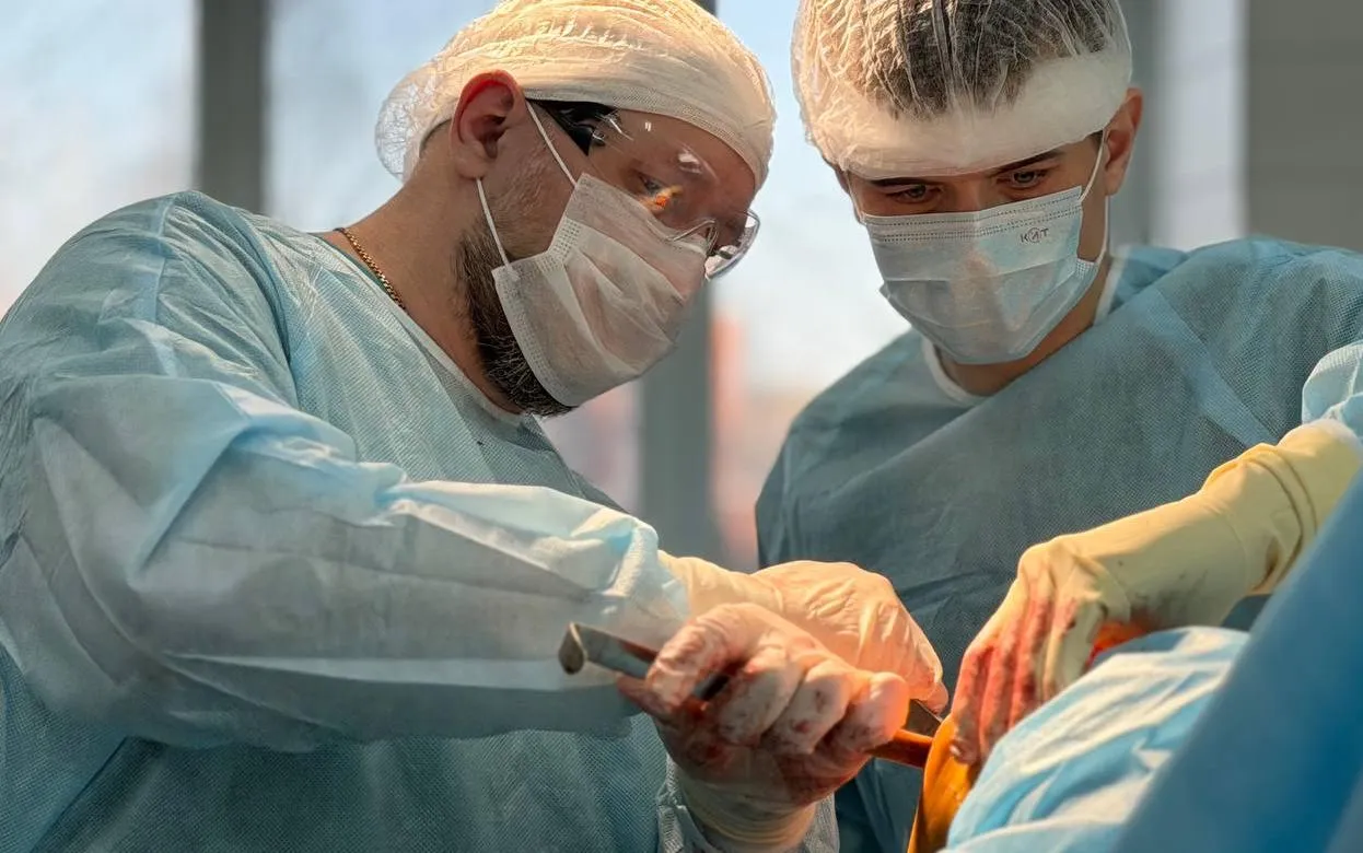 Врачи Ижевска впервые сделали операцию одномыщелкового эндопротезирования коленного сустава