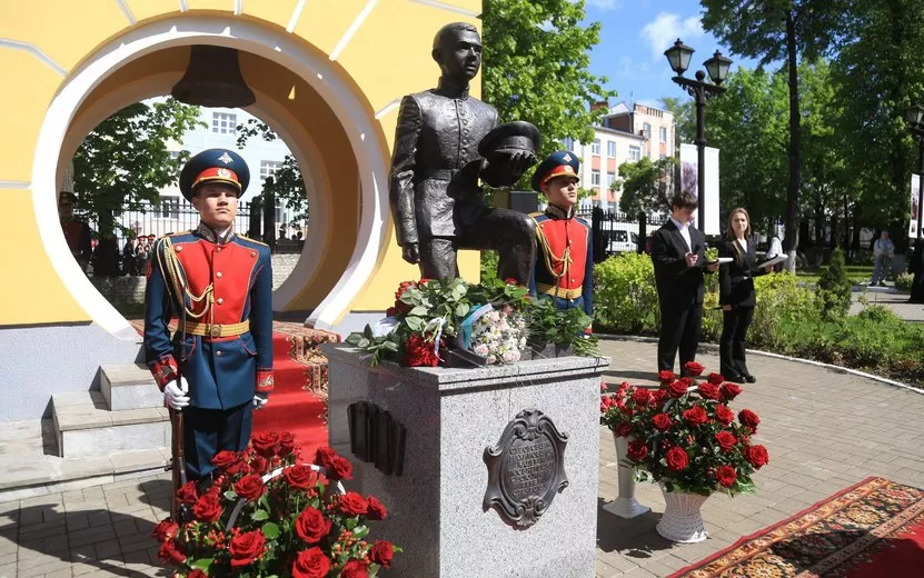 Памятник суворовцам, нахимовцам и кадетам открыли в Ижевске
