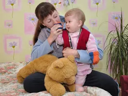 Когда дома у Дарьи Егоровой было холодно, дочку она одевала, как капусту, чтобы та не простудилась