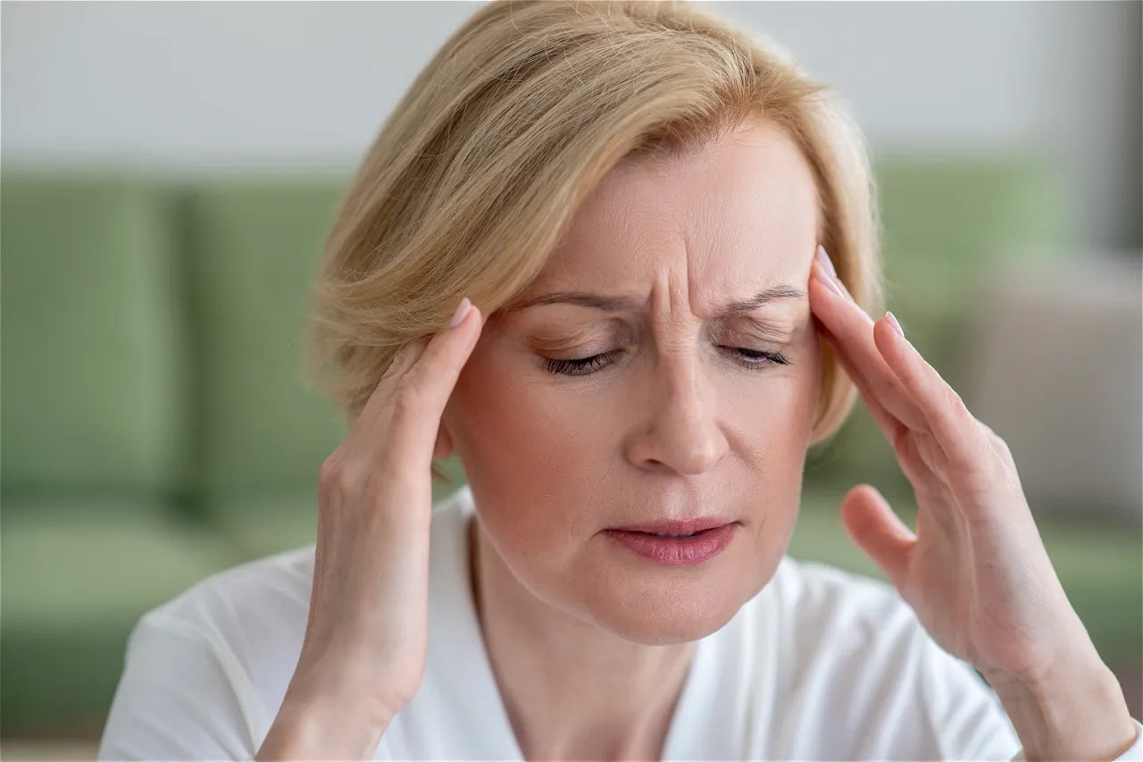 Прыщи, усталость и выпадение волос: 7 признаков дефицита цинка у женщин