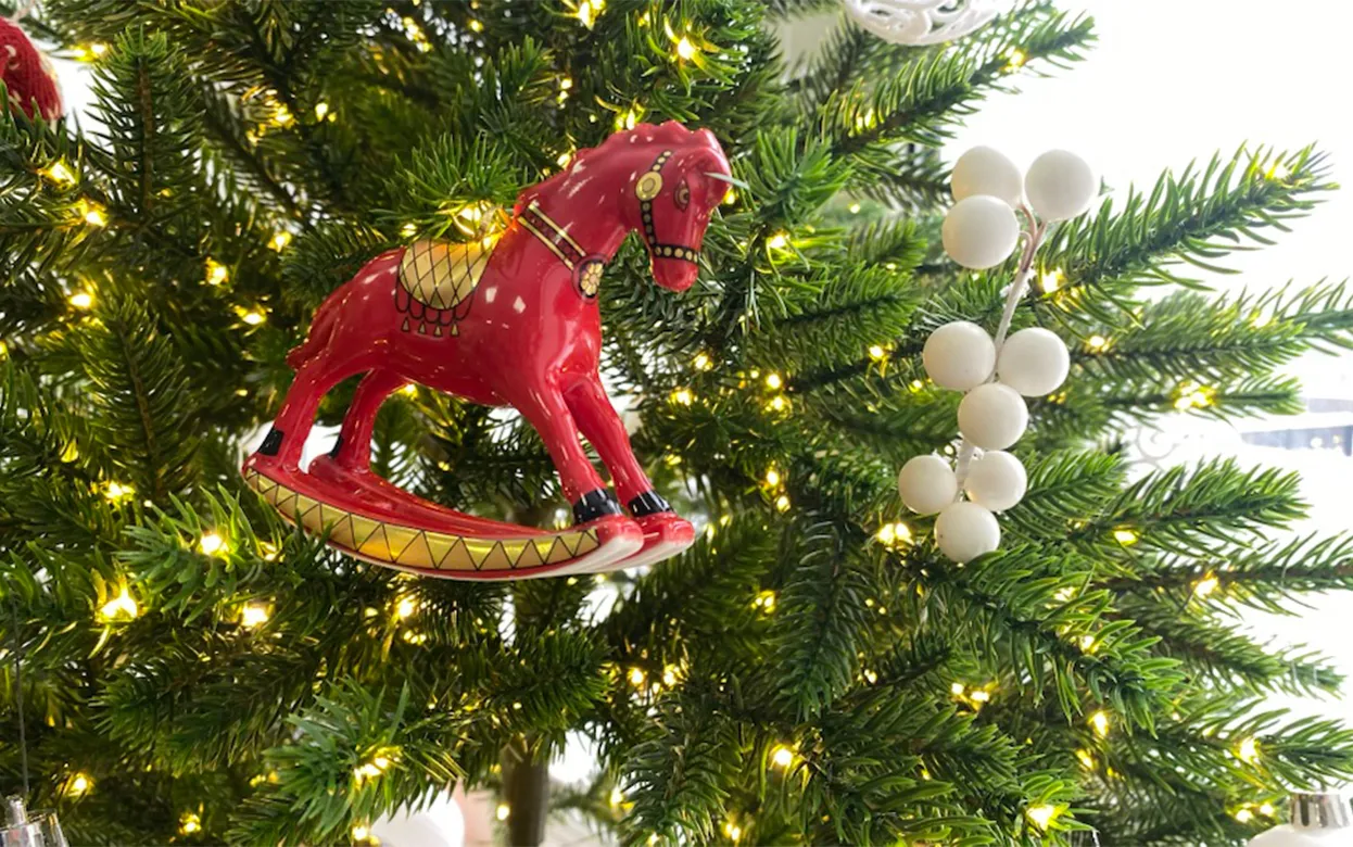 Фата, русский стиль, банты: как модно и стильно украсить елку в 2026 году