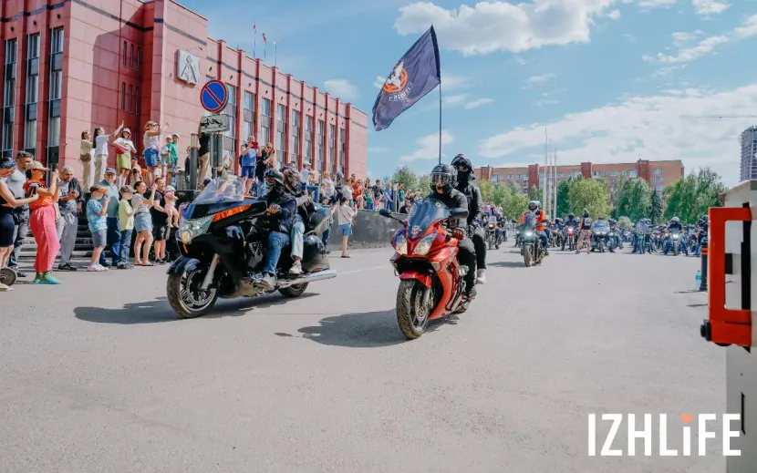 Сотни мотоциклистов Ижевска открыли сезон. Фото: Маша Бакланова