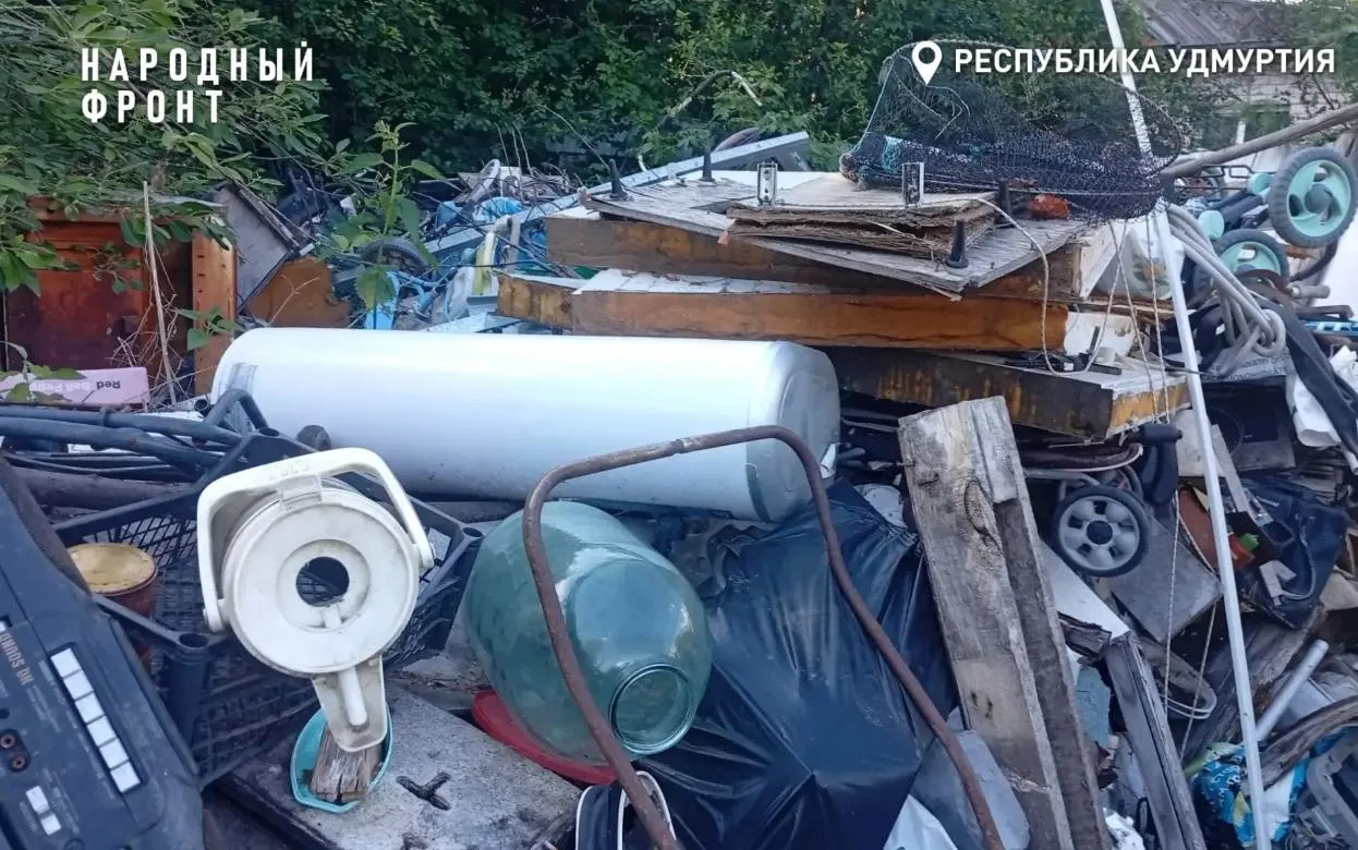 Жители Ижевска жалуются на созданную соседом свалку