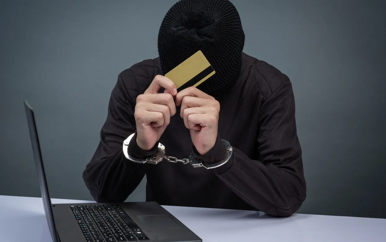 Жителям Удмуртии назвали список фраз, которые помогут вычислить мошенников с дипфейками