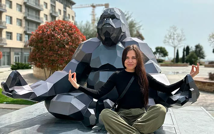 Золотой трехметровый медведь и кролик: бывшая сотрудница полиции из Ижевска делает полигональные скульптуры