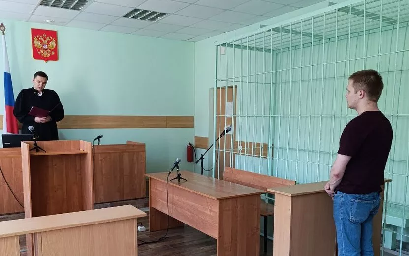 Житель Глазова проглотил сверок с наркотиками перед задержанием полицейскими