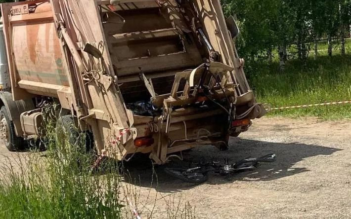 Ребенок погиб в столкновении с мусоровозом в Удмуртии