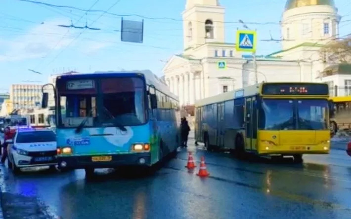 Водитель автобуса сбил женщину в центре Ижевска