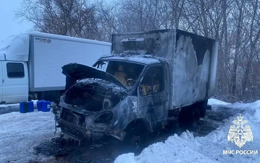 Грузовик сгорел на улице Фронтовой в Ижевске