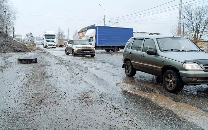 Власти назвали 4 причины, по которым в Удмуртии весной были проблемы с дорогами