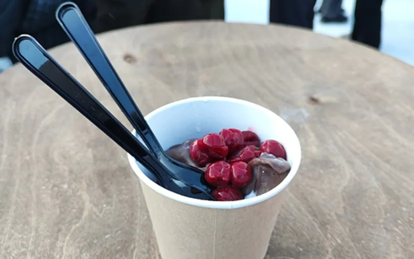 Шоколадные пельмени с вишней