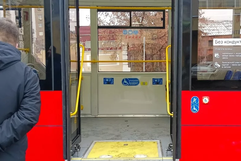 Низкопольная вставка в середине салона