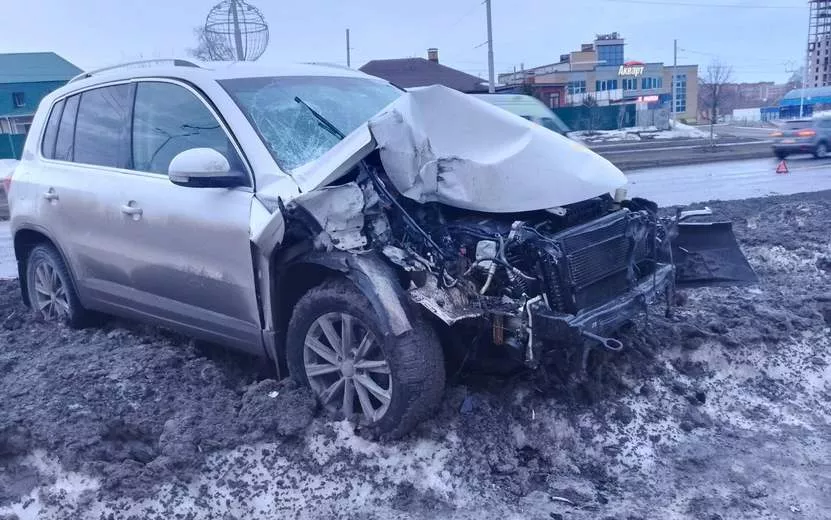 Три человека пострадали в пьяном ДТП с машиной скорой помощи в Ижевске