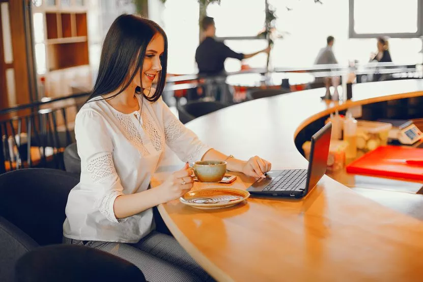 luxury-girl-sitting-restaurant.jpg