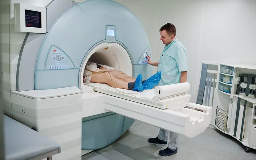 male-doctor-turns-on-magnetic-resonance-imaging-ma-2023-11-27-05-18-33-utc.jpg